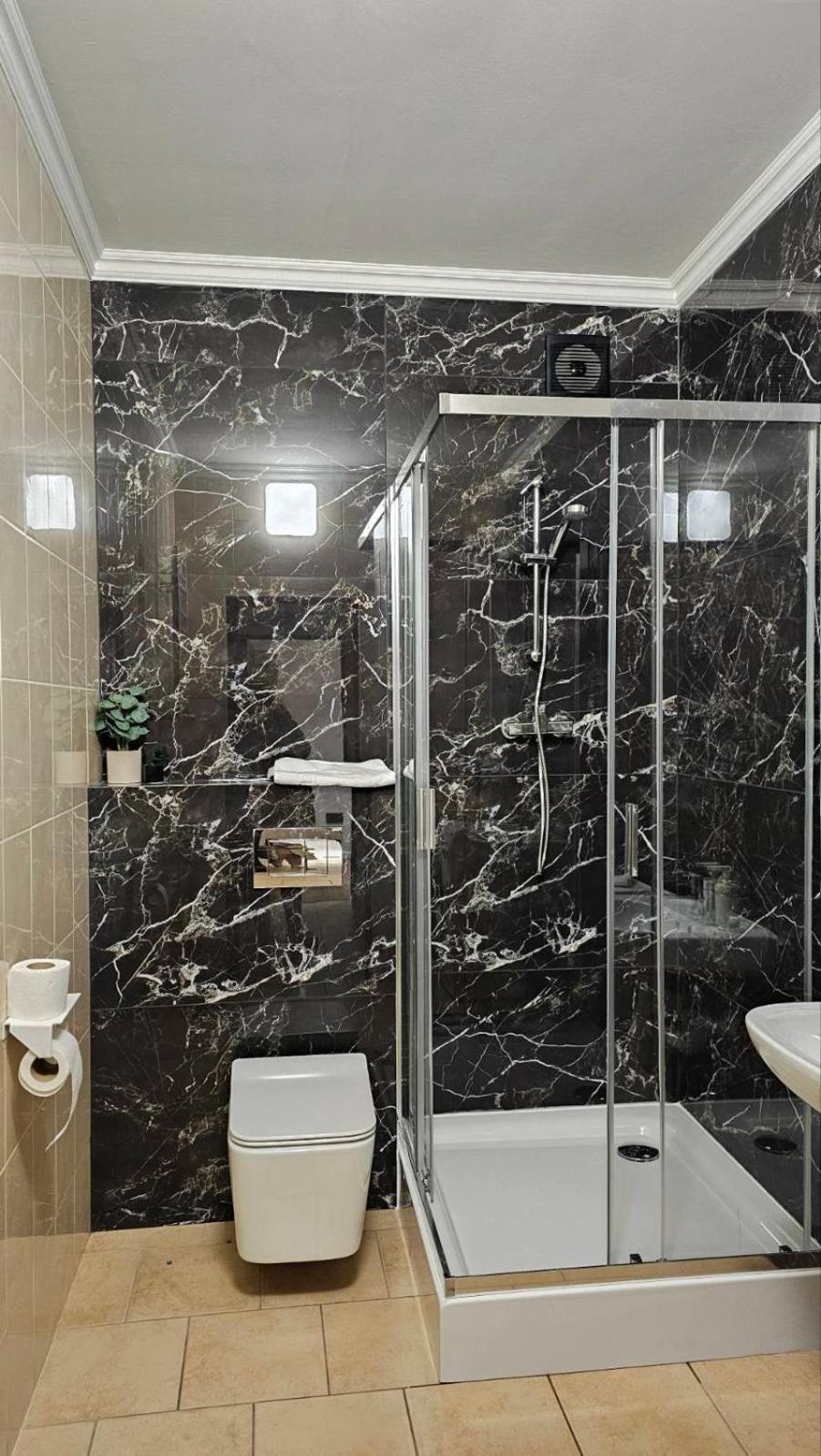 Black Room Apartment Mukacheve Luaran gambar